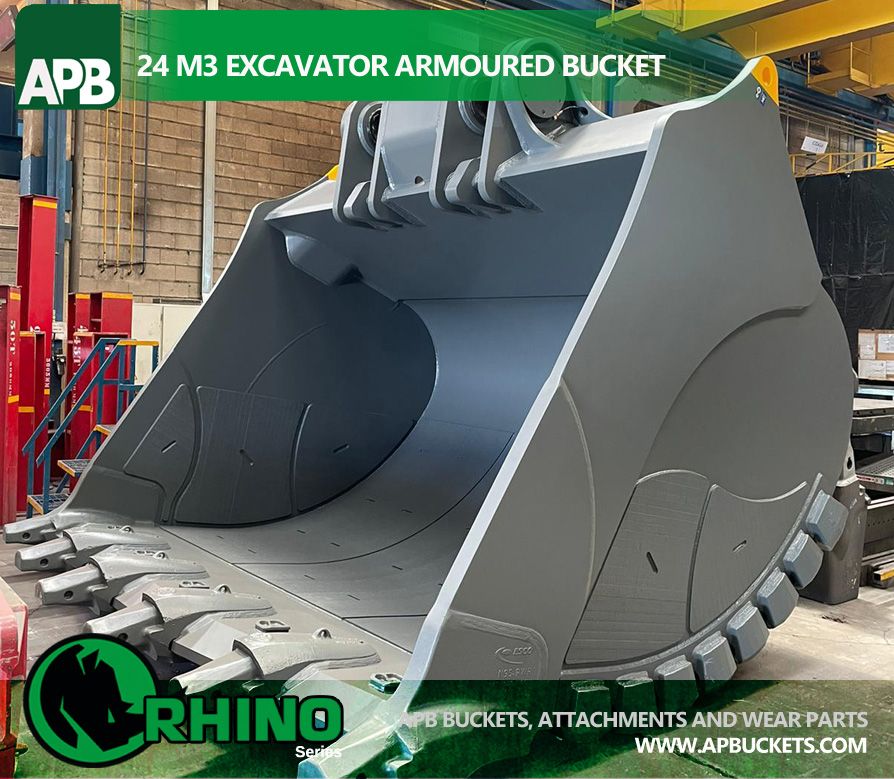 Reinforced excavator bucket for LIEBHERR R9400